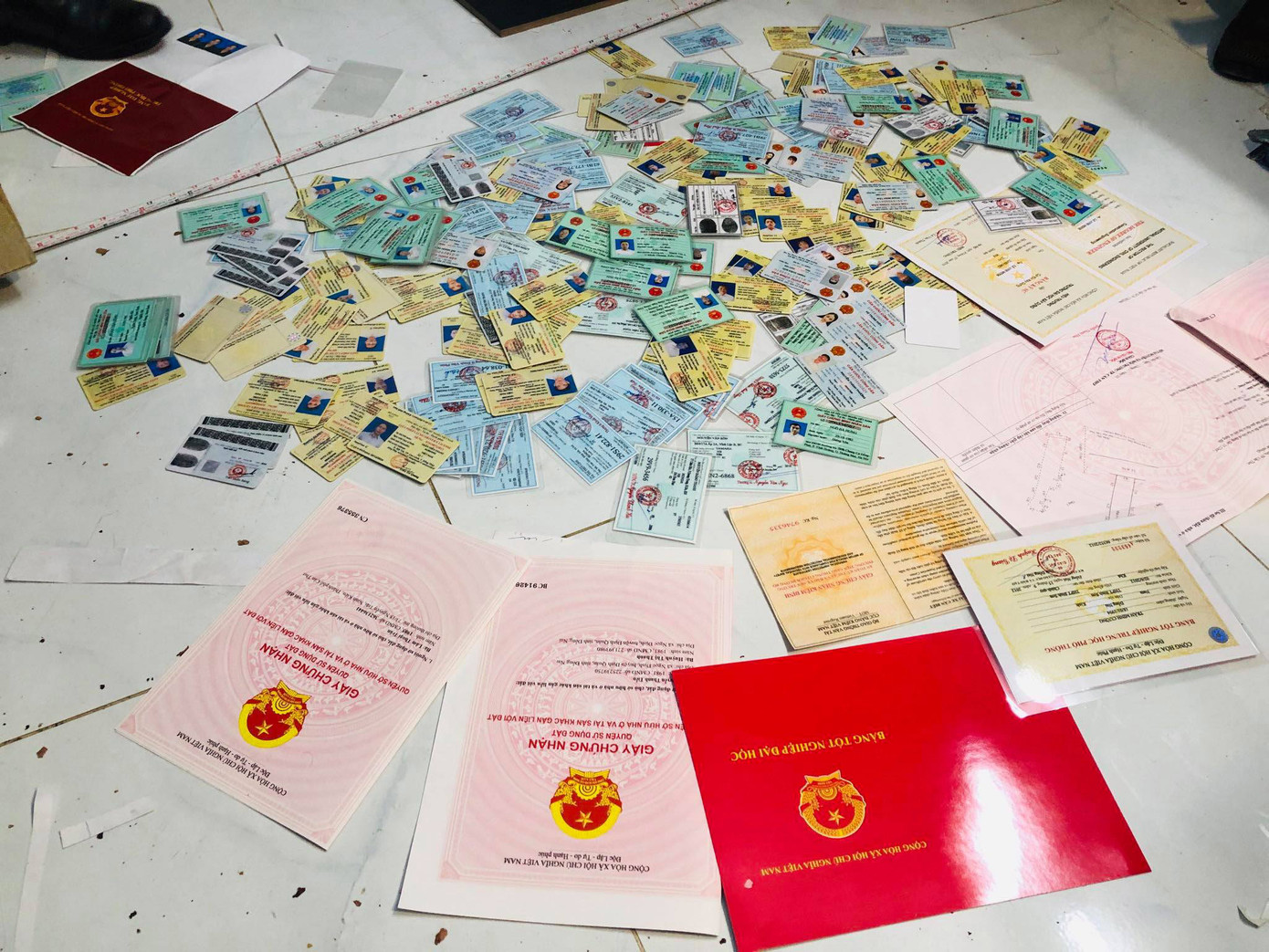 Phá đường dây làm giả giấy tờ, sổ đỏ quy mô cực lớn khu vực phía Nam ảnh 2