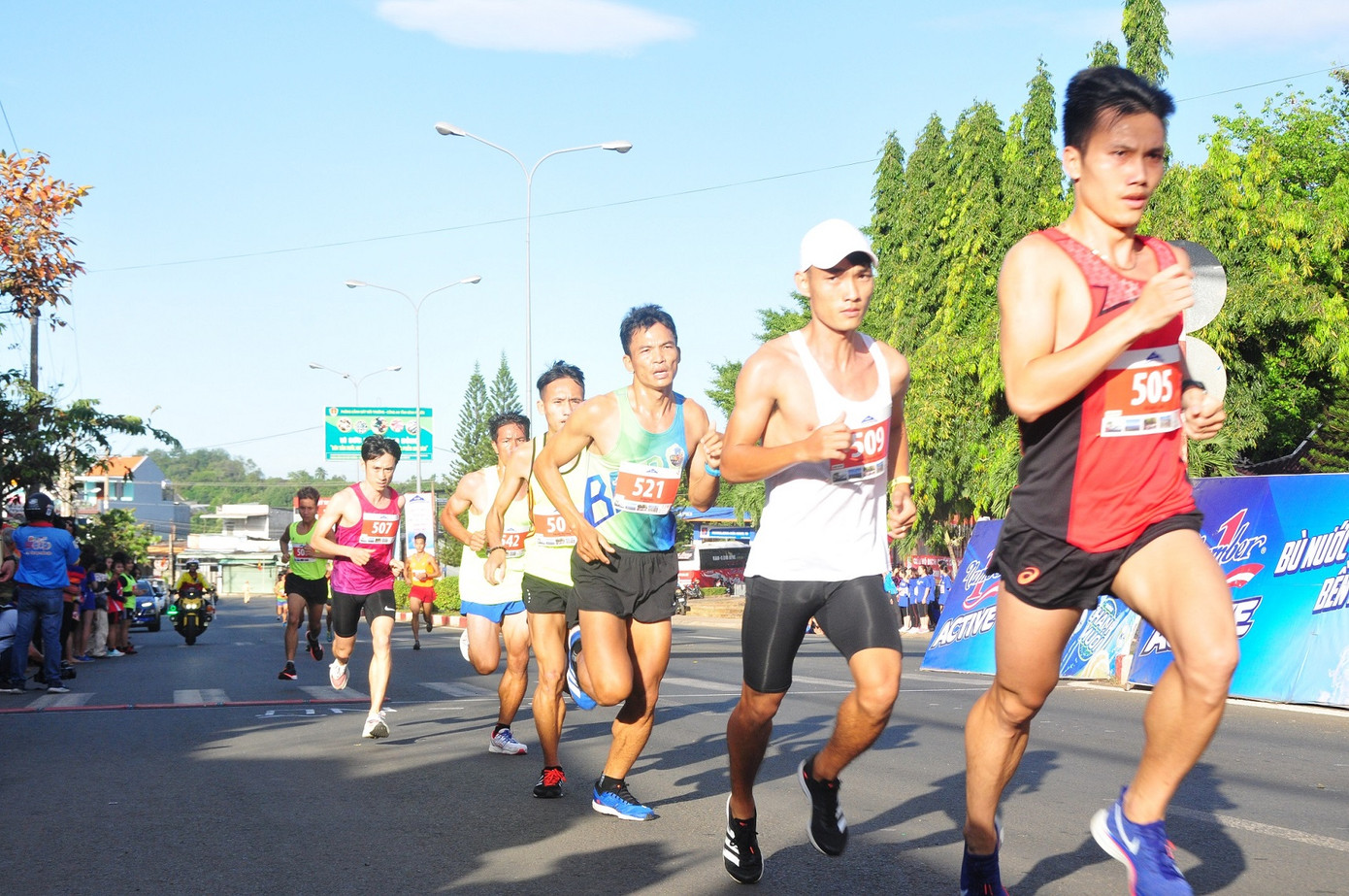 Gần 1500 vận động viên chinh phục đỉnh núi Bà Rá cùng Number 1 Active ảnh 2