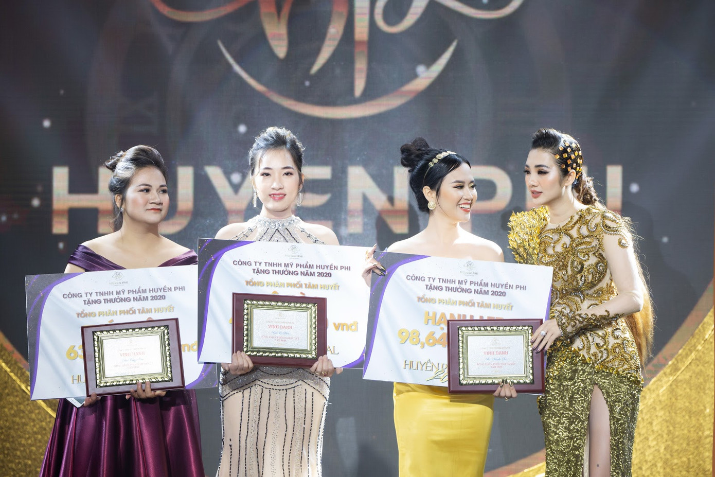 'Đêm tiệc Nữ Vương' hoành tráng, quy tụ dàn Tiktoker nổi tiếng và ca sĩ điển trai Quân A.P ảnh 4