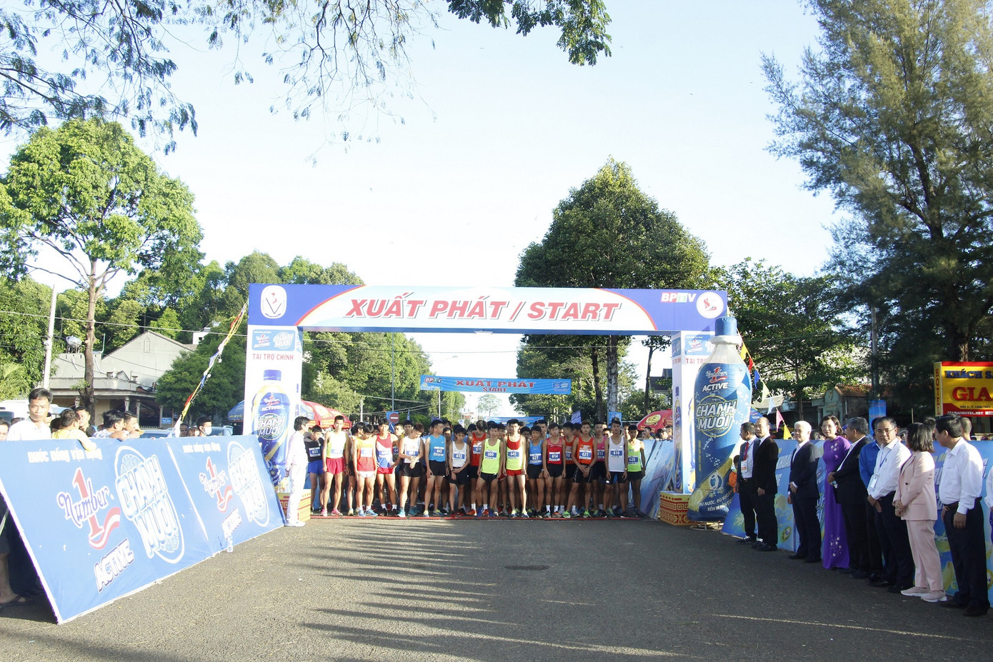 Gần 1500 vận động viên chinh phục đỉnh núi Bà Rá cùng Number 1 Active ảnh 1