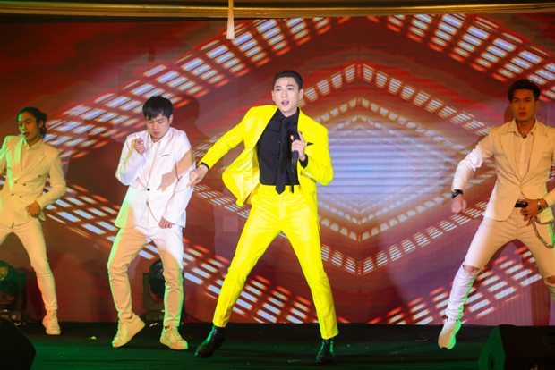 Màn 'thả thính' của Isaac khiến hoa hậu Đỗ Mỹ Linh bối rối ảnh 8