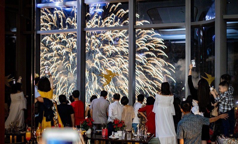 Rực rỡ lễ hội pháo hoa đón năm mới tại Dạ tiệc Vinpearl ba miền ảnh 11