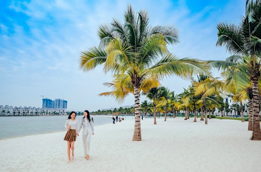 Trải nghiệm mùa đông đầu tiên tại “Thành phố biển hồ” giữa lòng Hà Nội ảnh 1