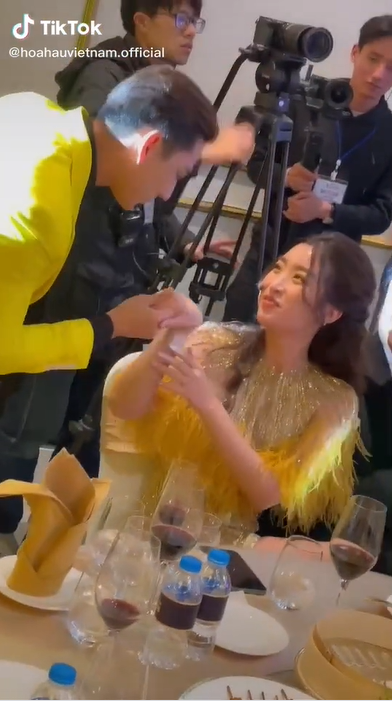 Màn 'thả thính' của Isaac khiến hoa hậu Đỗ Mỹ Linh bối rối ảnh 4 Màn 'thả thính' của Isaac khiến hoa hậu Đỗ Mỹ Linh bối rối ảnh 4