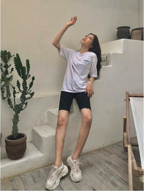 Những hình ảnh đời thực giản dị và xinh đẹp của Top 3 Hoa Hậu Việt Nam 2020 ảnh 13