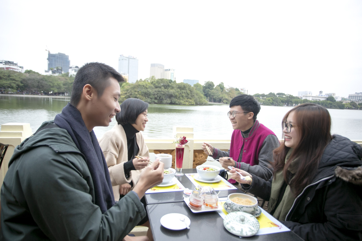 Nhà hàng Thủy Tạ: 'Sợi dây' gắn kết người Hà Nội nay với nét thanh lịch Hà Thành ảnh 1
