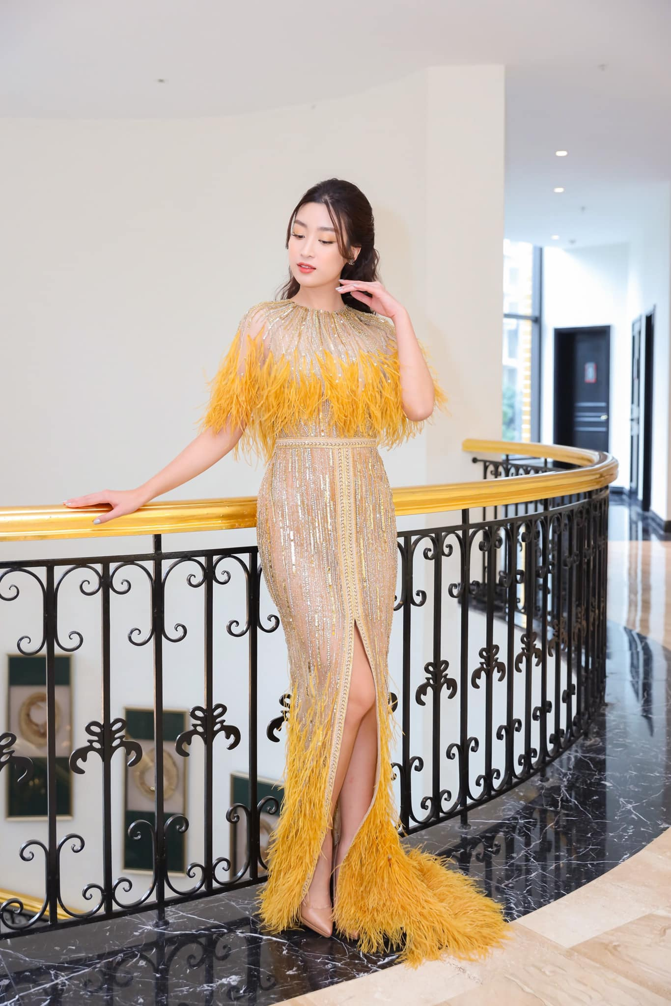 Màn 'thả thính' của Isaac khiến hoa hậu Đỗ Mỹ Linh bối rối ảnh 3