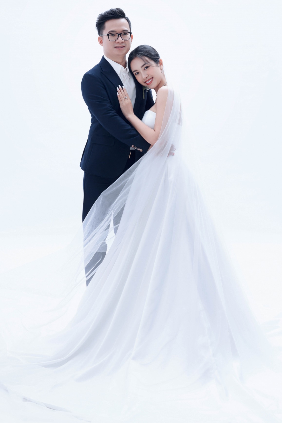 Dàn hoa hậu, á hậu Việt Nam 'đem chuông đi đánh xứ người' ảnh 12