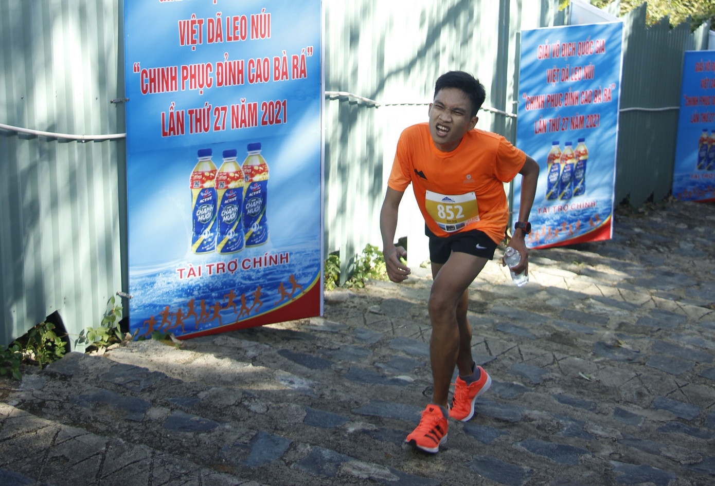 Gần 1500 vận động viên chinh phục đỉnh núi Bà Rá cùng Number 1 Active ảnh 4