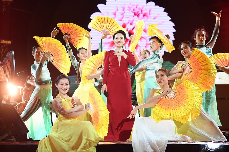 Rực rỡ lễ hội pháo hoa đón năm mới tại Dạ tiệc Vinpearl ba miền ảnh 3