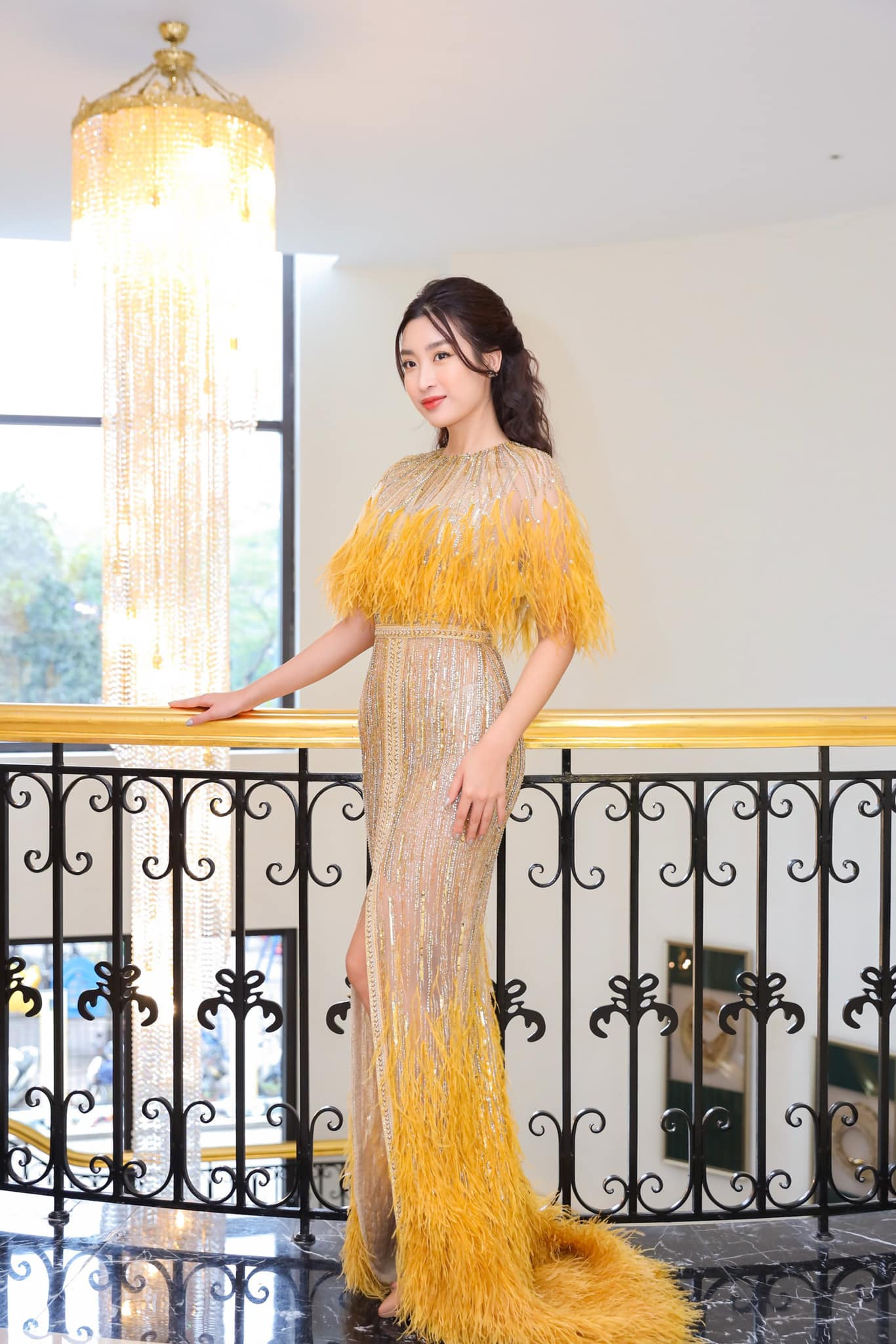 Màn 'thả thính' của Isaac khiến hoa hậu Đỗ Mỹ Linh bối rối ảnh 2