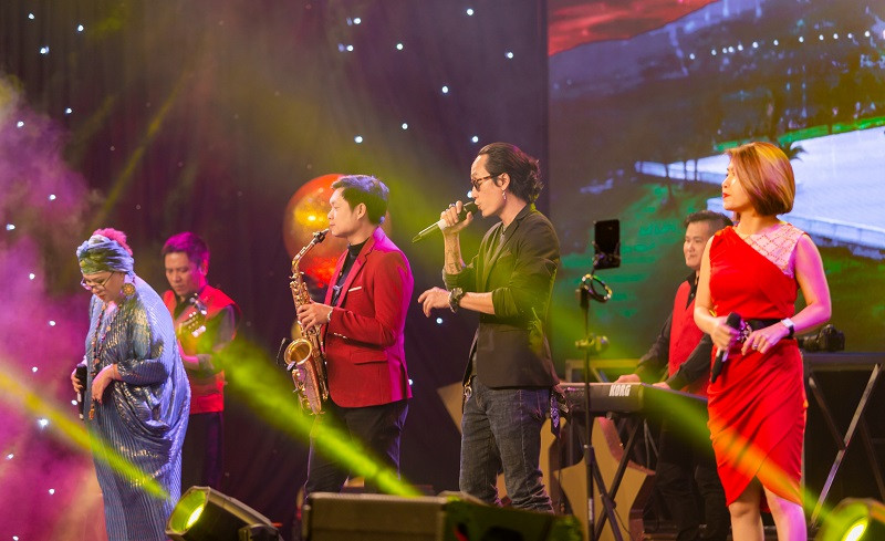 Rực rỡ lễ hội pháo hoa đón năm mới tại Dạ tiệc Vinpearl ba miền ảnh 6