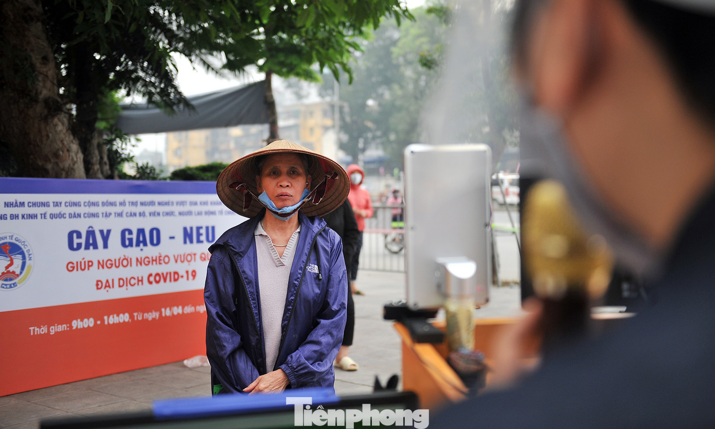 Cây ATM gạo nhận diện gương mặt ở Hà Nội giúp người nghèo trong dịch ảnh 3