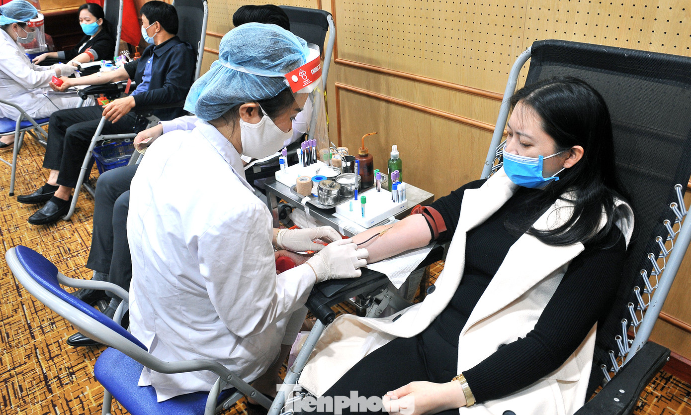 Những giọt máu ấm nóng tình người trong dịch COVID-19 ảnh 2