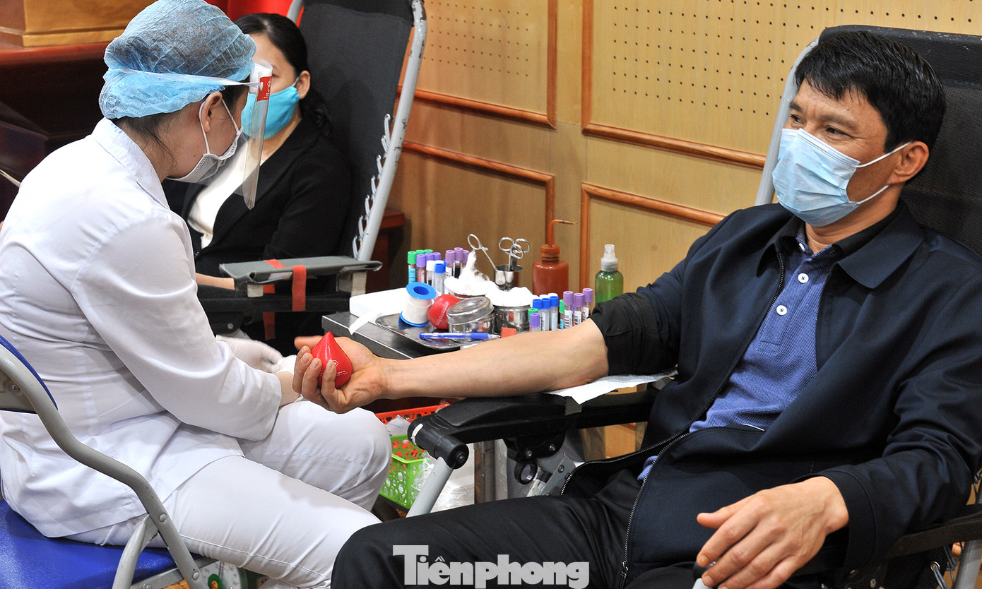 Những giọt máu ấm nóng tình người trong dịch COVID-19 ảnh 9