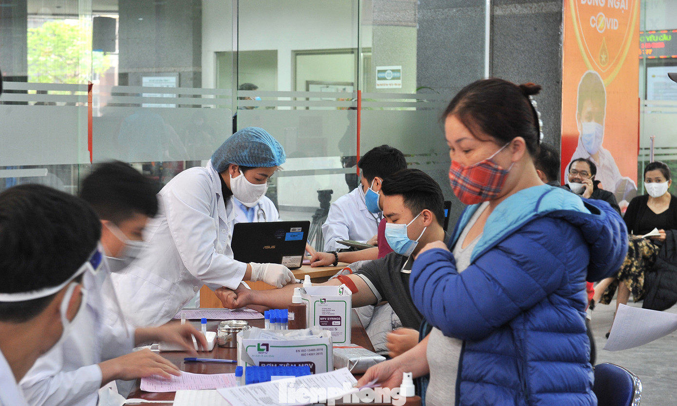 Gia đình hiến máu mừng sinh nhật trong bão dịch COVID-19 ảnh 3