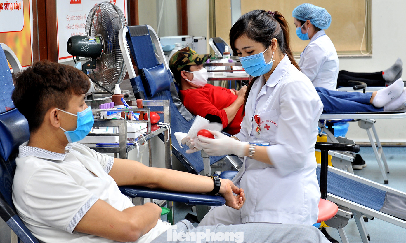 Gia đình hiến máu mừng sinh nhật trong bão dịch COVID-19 ảnh 8