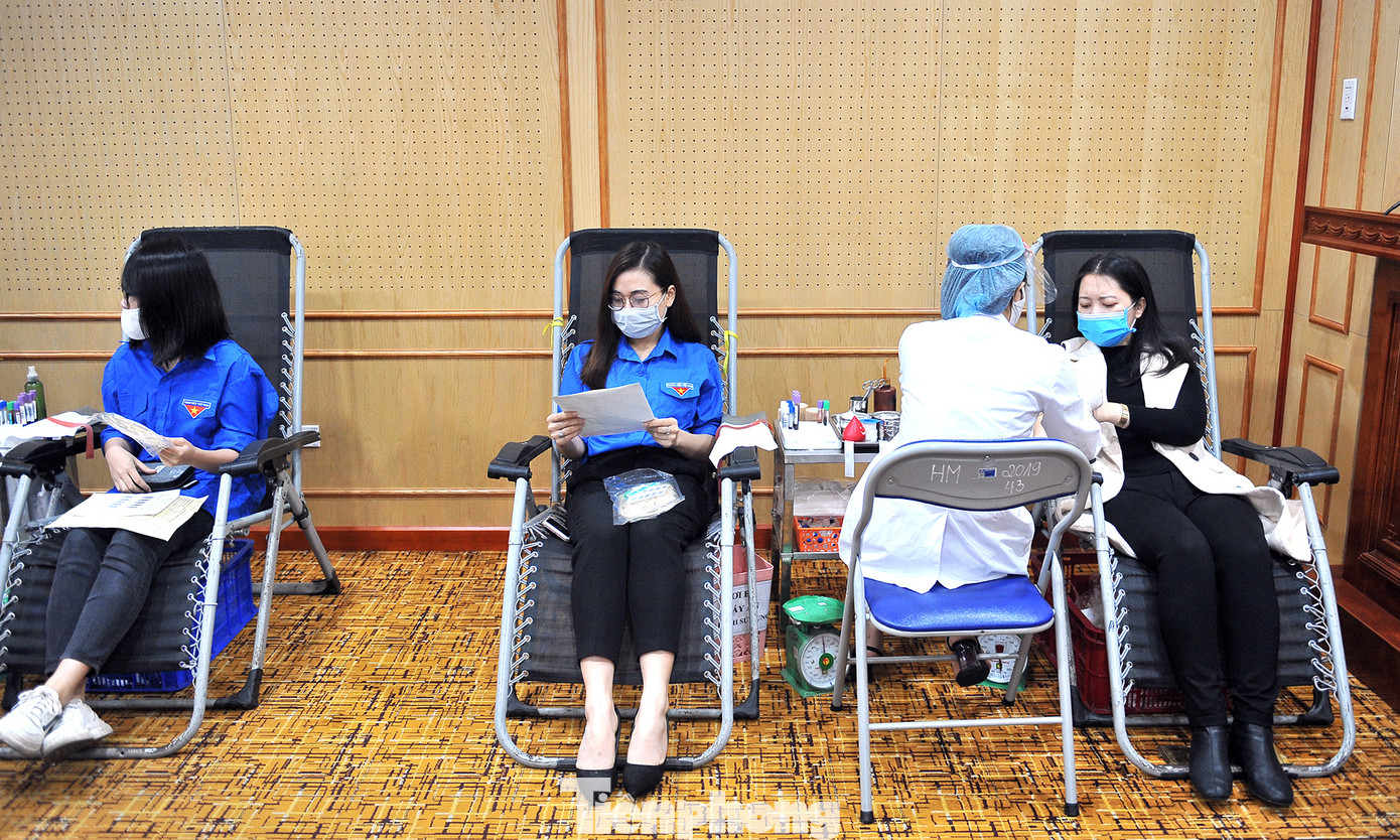 Những giọt máu ấm nóng tình người trong dịch COVID-19 ảnh 5