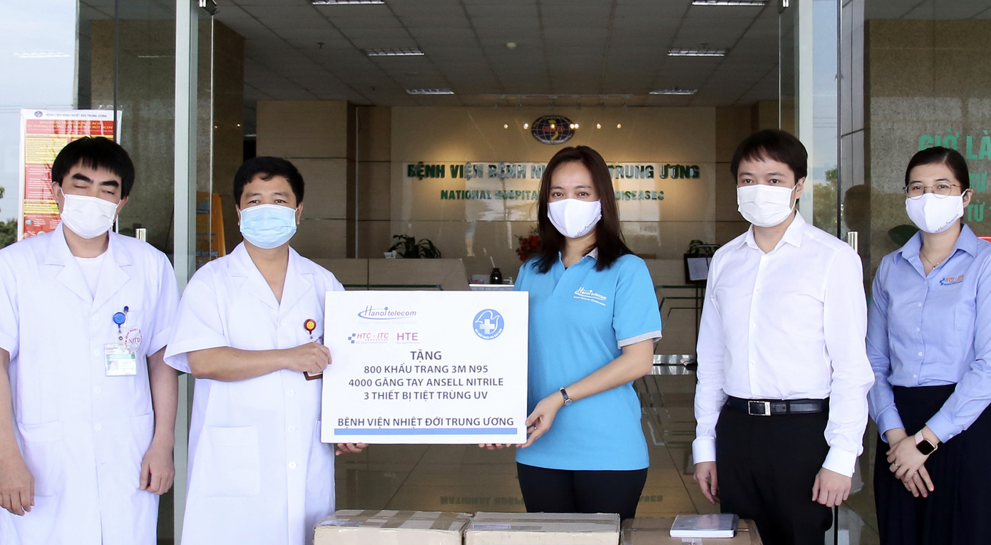 Buồng UV khử khuẩn khẩu trang đến điểm nóng chống dịch ảnh 1