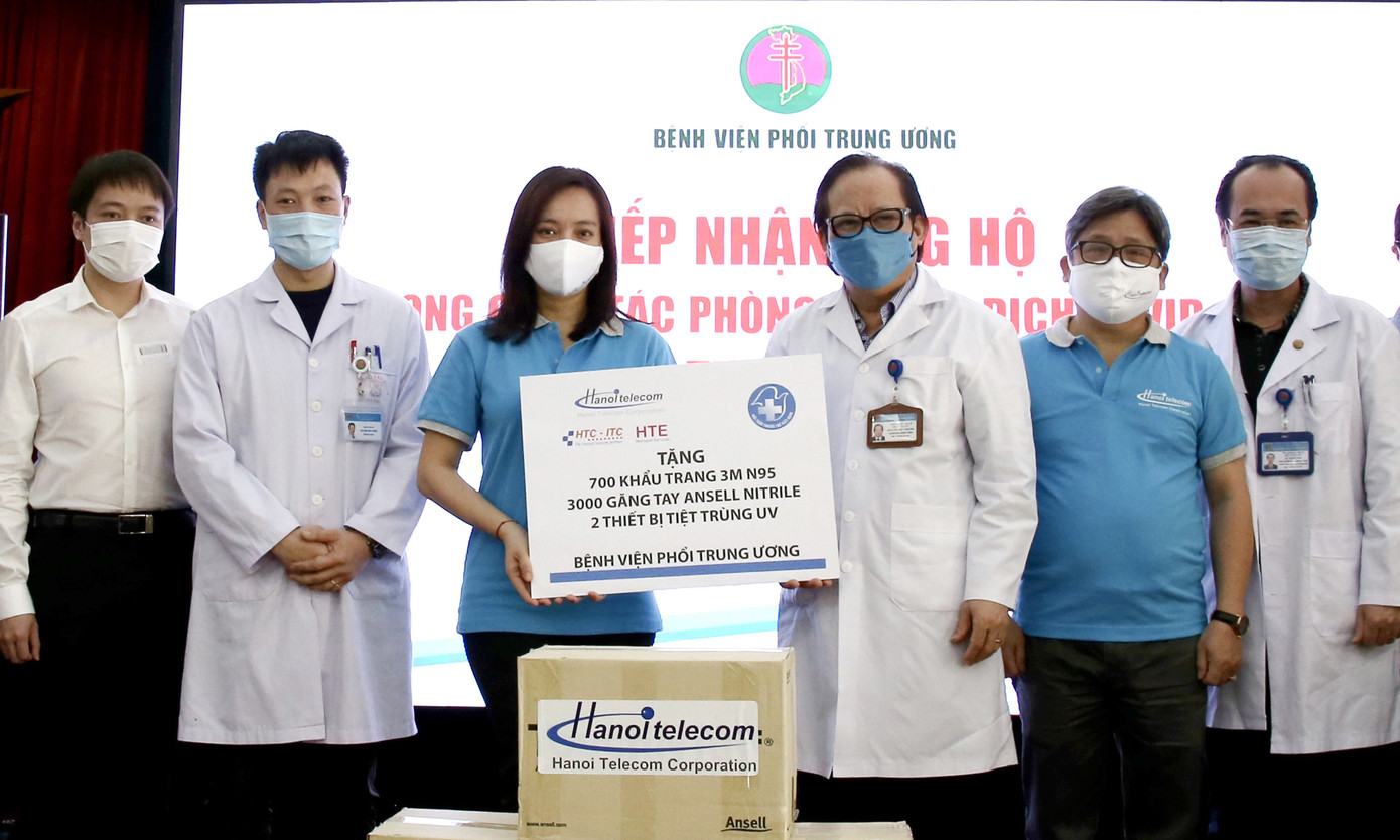 Buồng UV khử khuẩn khẩu trang đến điểm nóng chống dịch ảnh 2