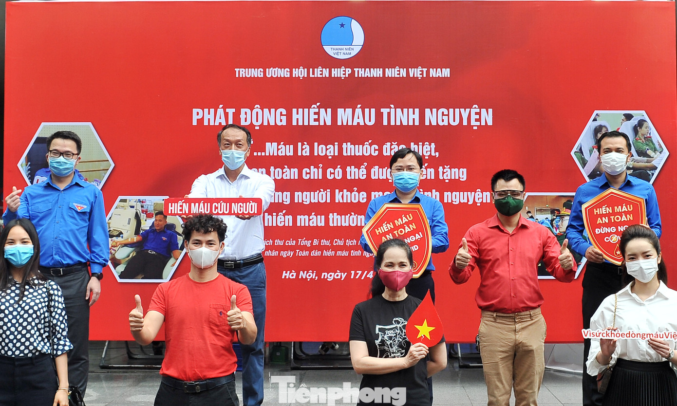 Xuân Bắc, Tự Long và Á khôi Quỳnh Nga vào Viện lan tỏa hiến máu đừng ngại COVID ảnh 9