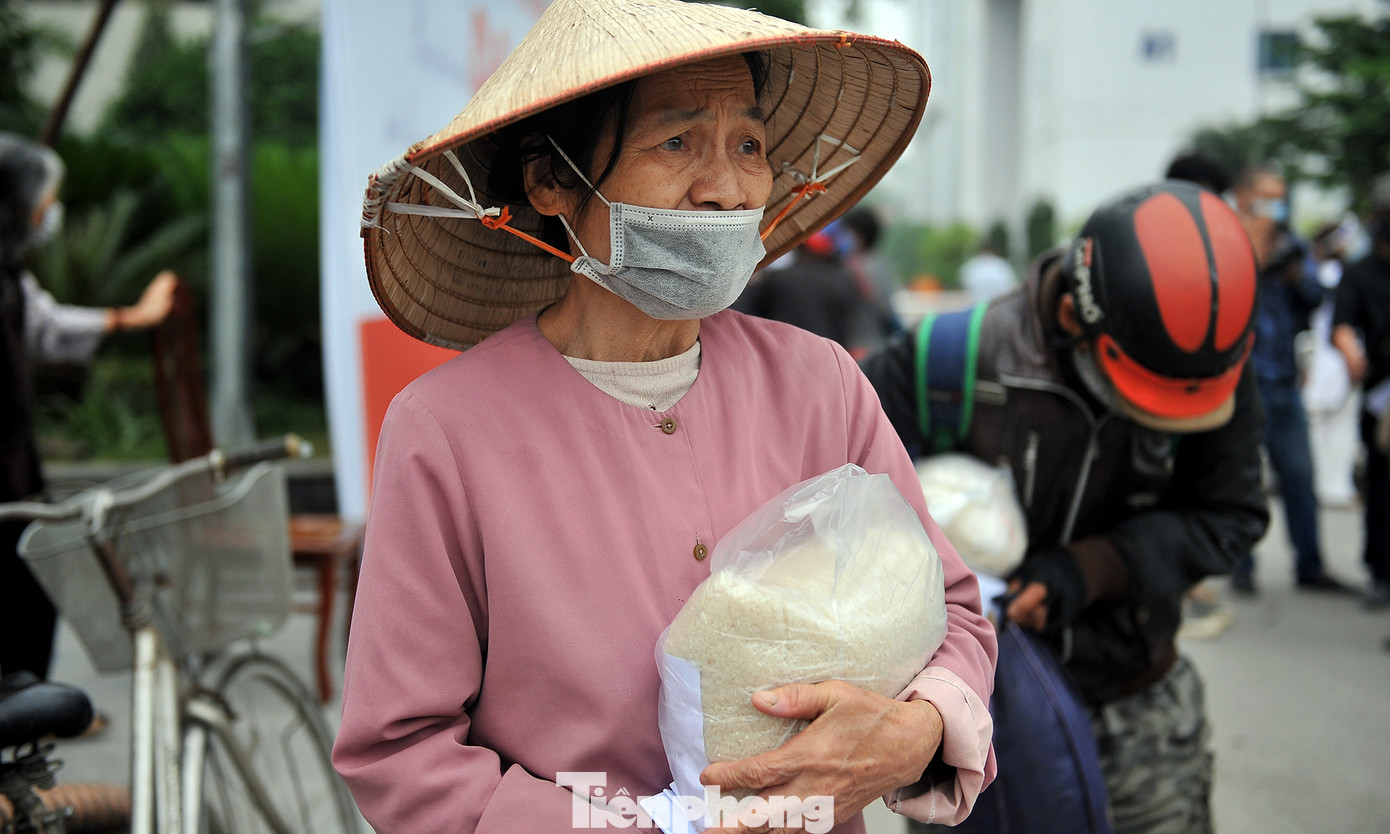 Cây ATM gạo nhận diện gương mặt ở Hà Nội giúp người nghèo trong dịch ảnh 7