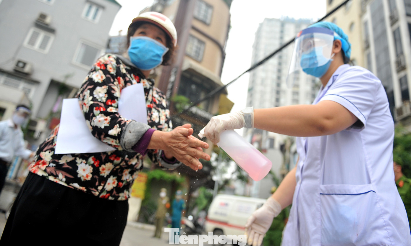 Cây ATM gạo nhận diện gương mặt ở Hà Nội giúp người nghèo trong dịch ảnh 10