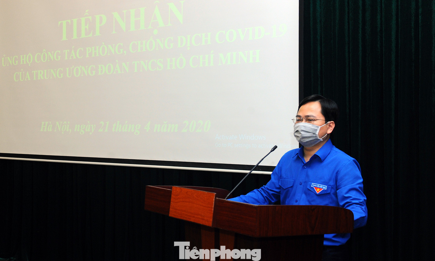 T.Ư Đoàn trao tặng bộ đội biên phòng 800 triệu đồng vật phẩm hỗ trợ chống dịch ảnh 1