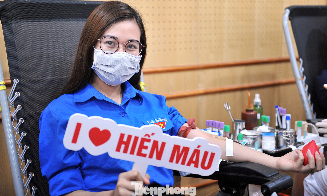 Những giọt máu ấm nóng tình người trong dịch COVID-19 ảnh 6