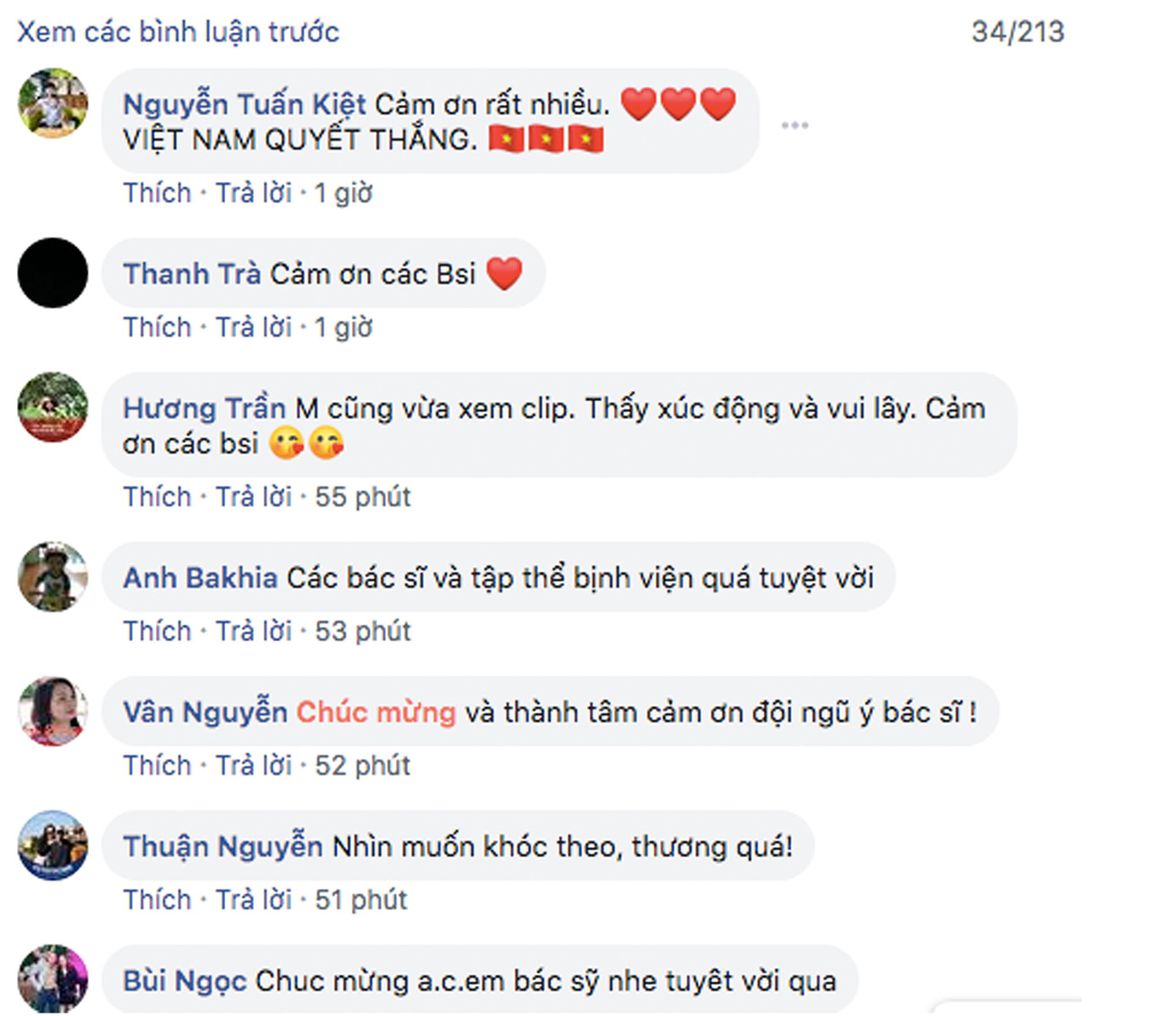 Cộng đồng mạng xúc động cảnh bác sĩ ôm nhau khóc chia sẻ kết quả âm tính ảnh 1