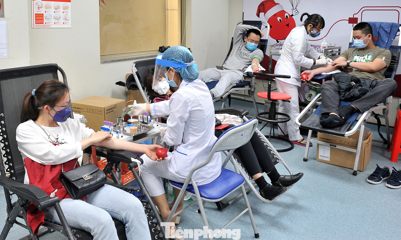 Gia đình hiến máu mừng sinh nhật trong bão dịch COVID-19 ảnh 5