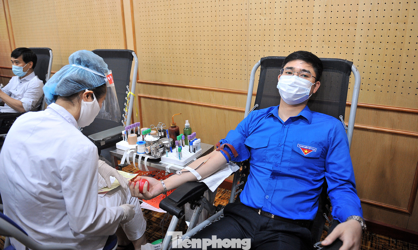 Những giọt máu ấm nóng tình người trong dịch COVID-19 ảnh 7