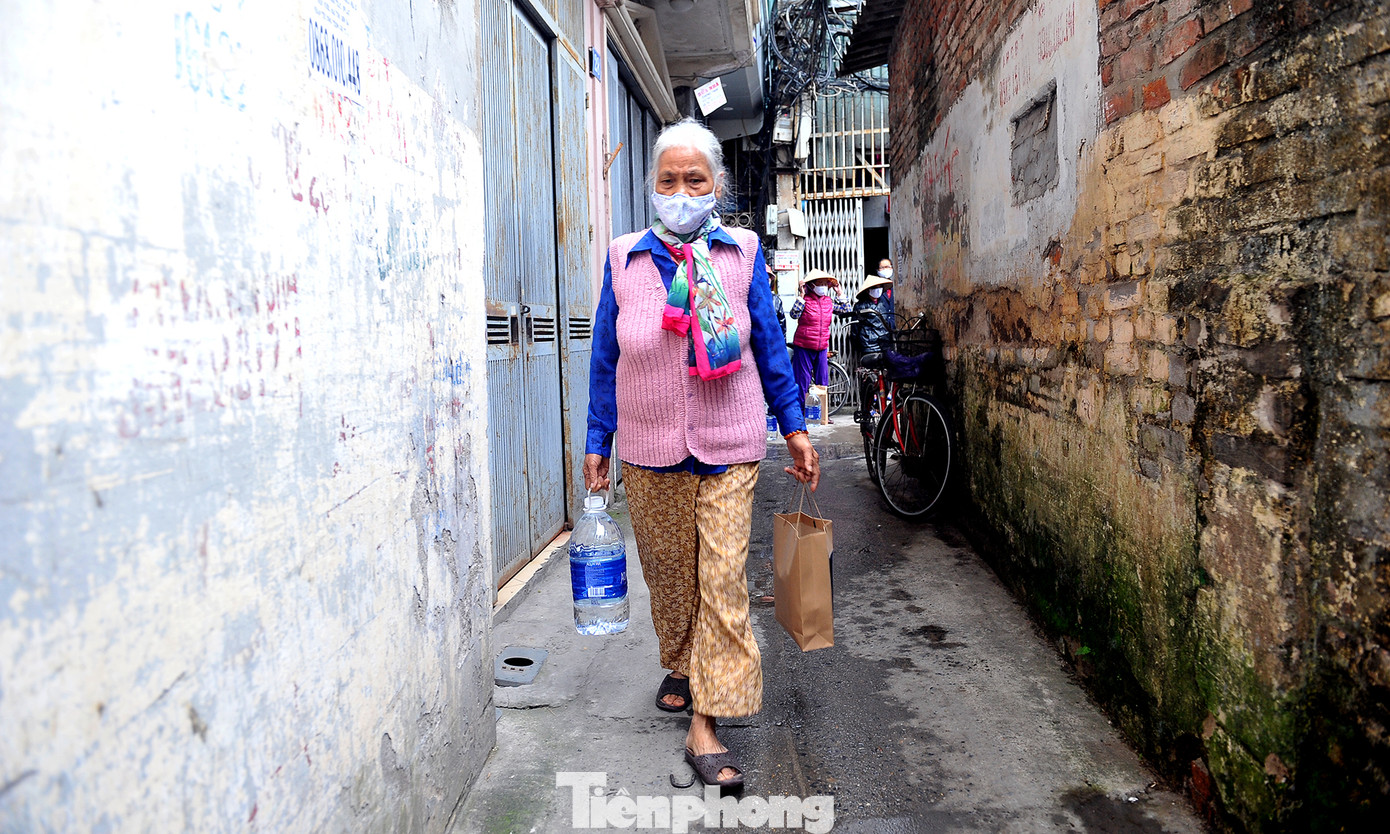 'Triệu bữa cơm' đến xóm chạy thận Bạch Mai ngày dịch ảnh 7