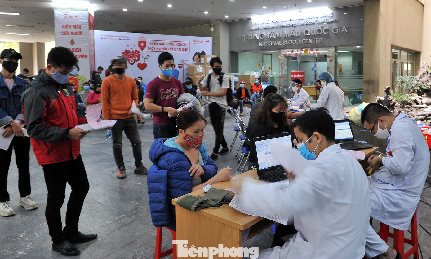 Gia đình hiến máu mừng sinh nhật trong bão dịch COVID-19 ảnh 2