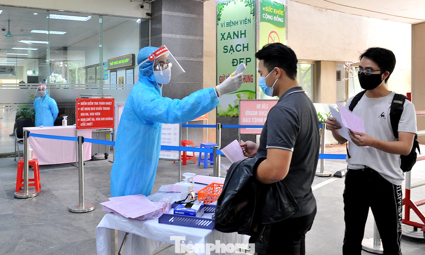 Gia đình hiến máu mừng sinh nhật trong bão dịch COVID-19 ảnh 1
