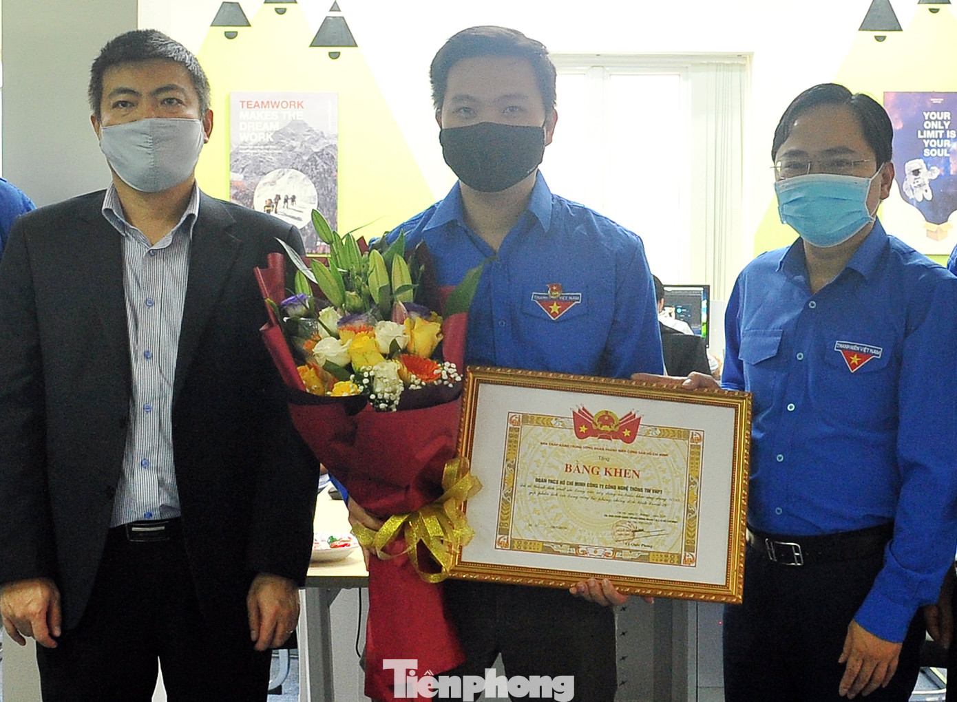 T.Ư Đoàn tặng bằng khen đội ngũ xây dựng ứng dụng NCOVI khai báo y tế ảnh 1