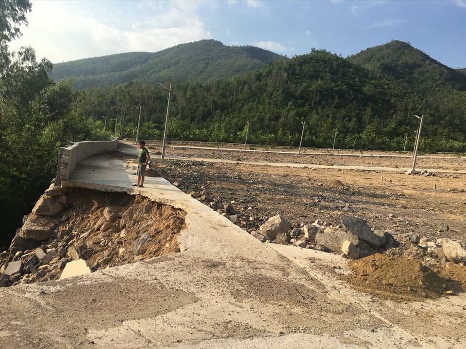 Nha Trang sẽ cưỡng chế bức tường đá khổng lồ 'treo' trên đầu dân ảnh 2