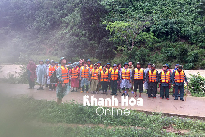 Khánh Hoà: Liên lạc được 45 du khách, người dân mắc kẹt trên núi Tà Giang ảnh 1