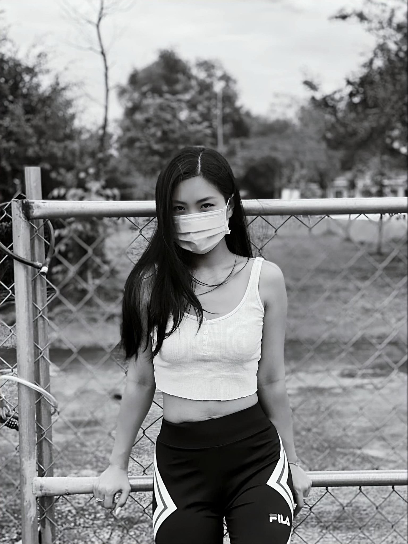 Á hậu Diễm Trang chăm chỉ tập yoga, chạy bộ bên trong khu cách ly ở Sóc Trăng ảnh 1