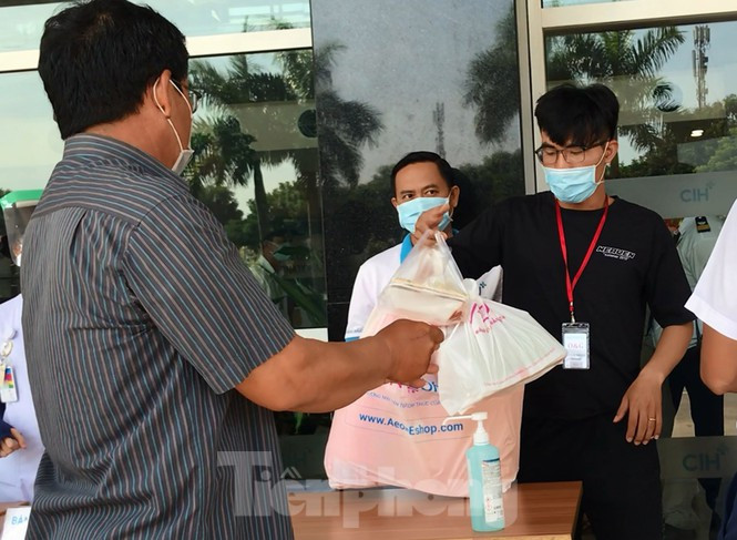 Chủ tịch TPHCM phê bình lãnh đạo quận huyện lơ là họp phòng chống dịch COVID-19 ảnh 2