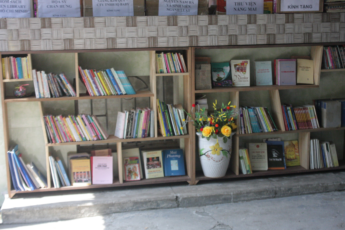 Tủ sách cộng đồng của hai sinh viên Phú Yên ảnh 1