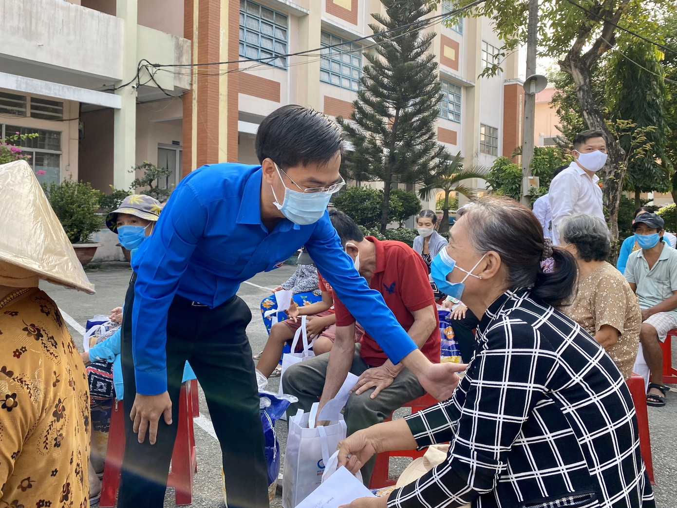 Ra mắt CLB Công tác xã hội “Chuyến xe yêu thương” ảnh 1