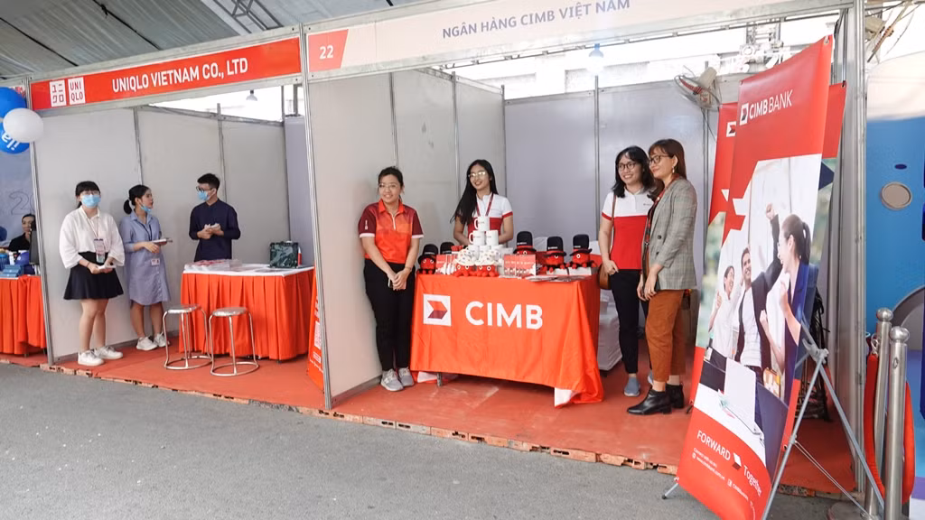 Sôi động “Ngày hội việc làm – Job Fair 2020“ ảnh 1