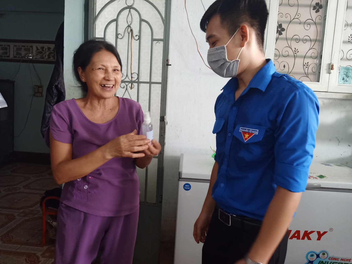 Tuổi trẻ ĐH Công nghệ Miền Đông tích cực chung tay đẩy lùi COVID-19 ảnh 11