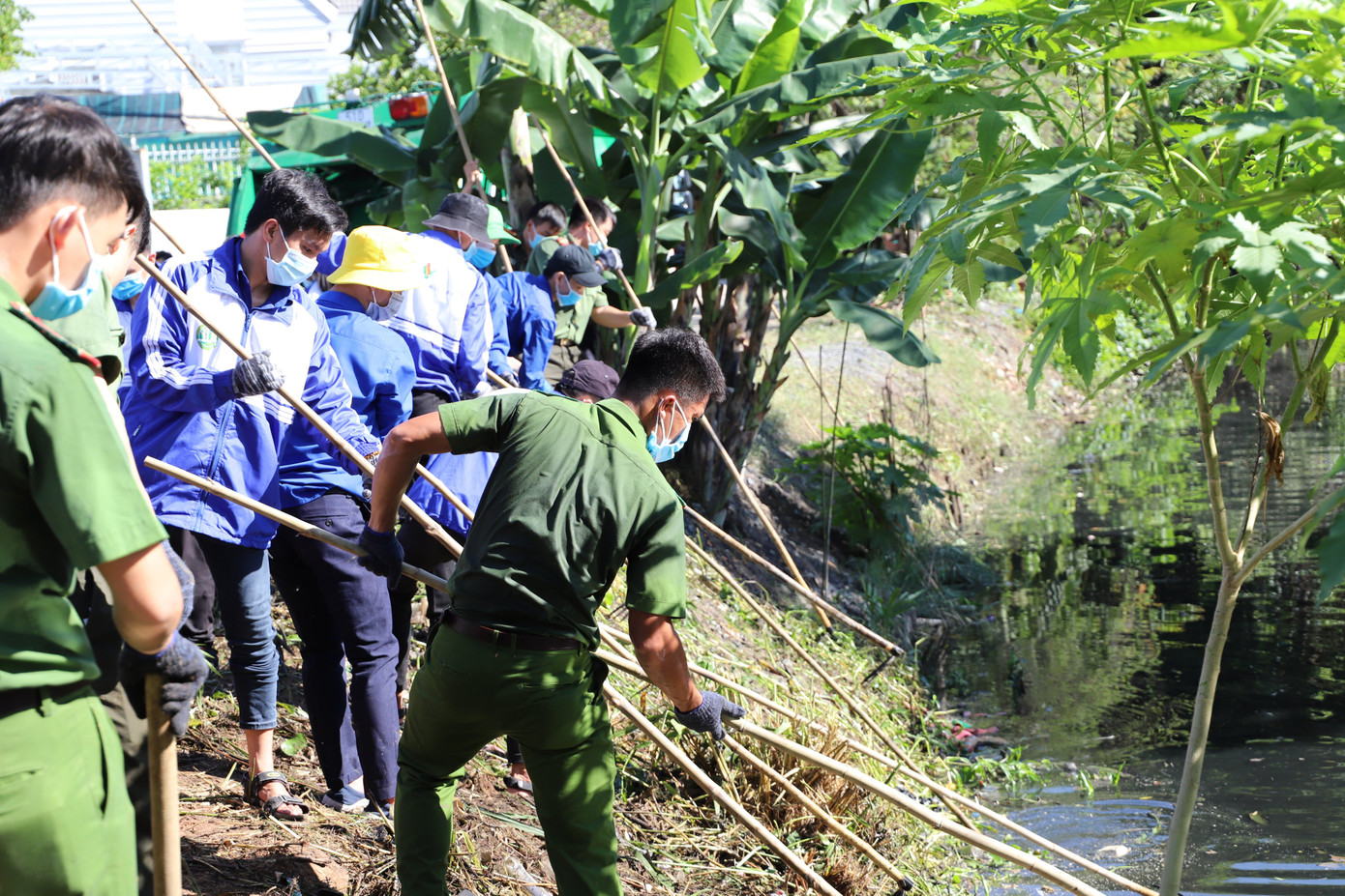 TP. HCM: Hoa hậu H'Hen Niê “tiếp lửa” trong Lễ ra quân Chiến dịch tình nguyện Hè 2020 ảnh 8
