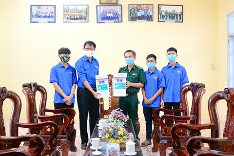 Chàng sinh viên chế thiết bị phun nước rửa tay khô tự động ảnh 2