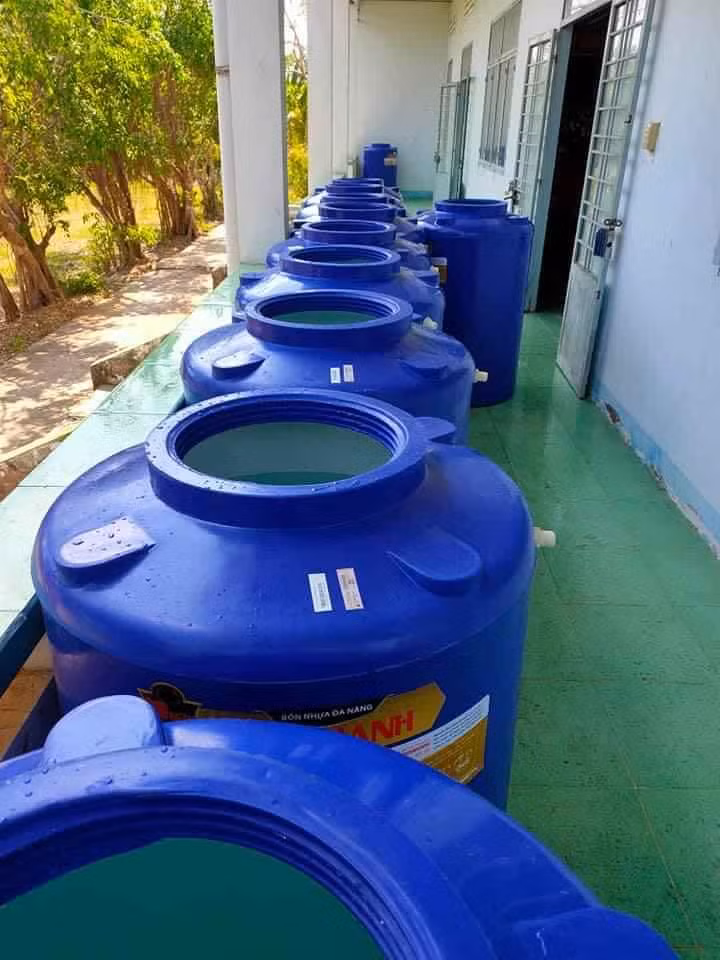 Đội Công tác Xã hội Nhất Tâm tiếp nước sạch cho người dân Bến Tre ảnh 9