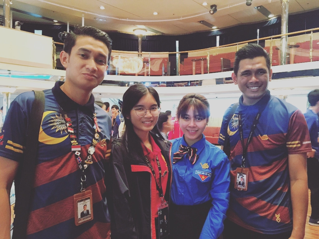 Nữ giảng viên xinh đẹp làm Đại sứ Hòa bình ảnh 2