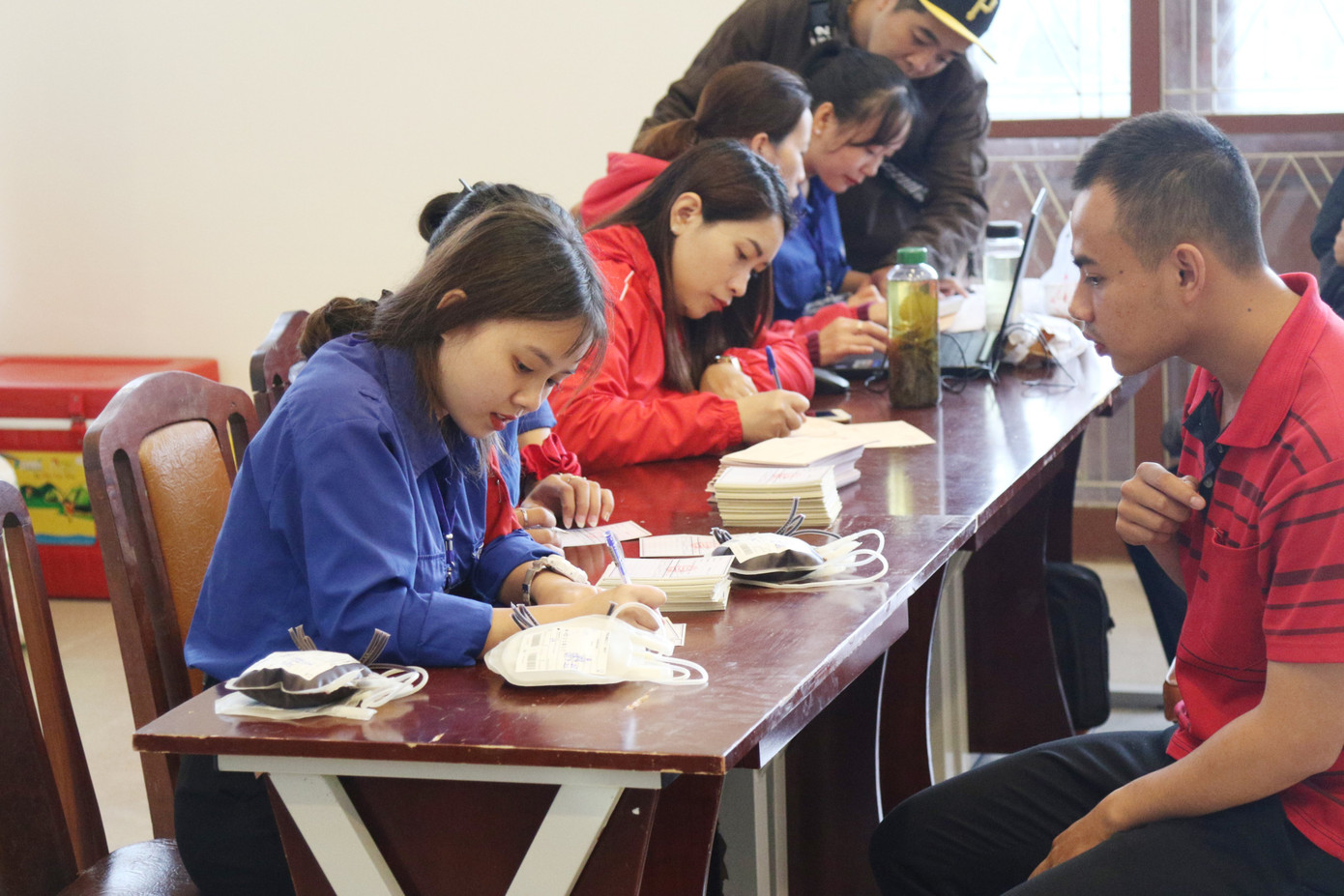 300 sinh viên trường ĐH Đà Lạt tham gia “Ngày hội hiến máu” ảnh 3