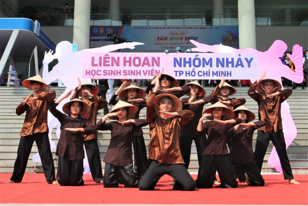 Những khoảnh khắc “bùng nổ” trong “Ngày hội tân sinh viên năm 2020” ảnh 7